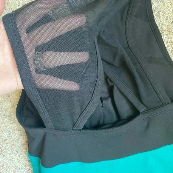 Lucy size small sleeveless work out top with built in bra with removable pads - Picture 3 of 6